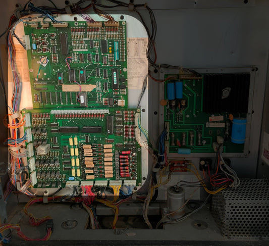 Cartes de remplacement FPGA pour flippers vintage : une idée cadeau qui rallume une machine en panne